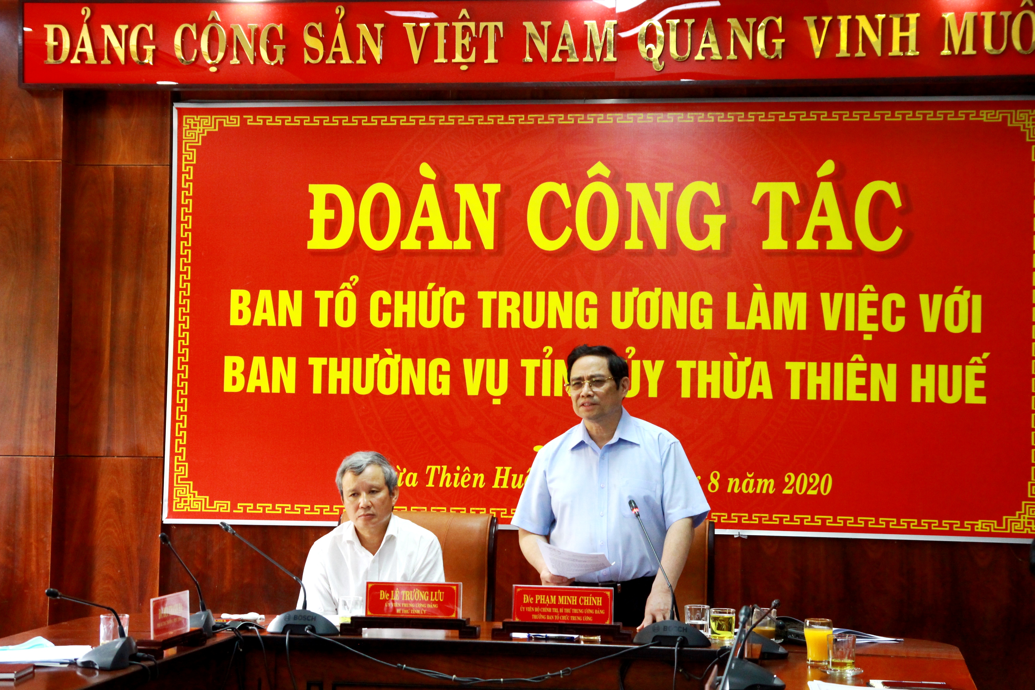 Xây dựng Đảng trong sạch vững mạnh, coi trọng công tác cán bộ