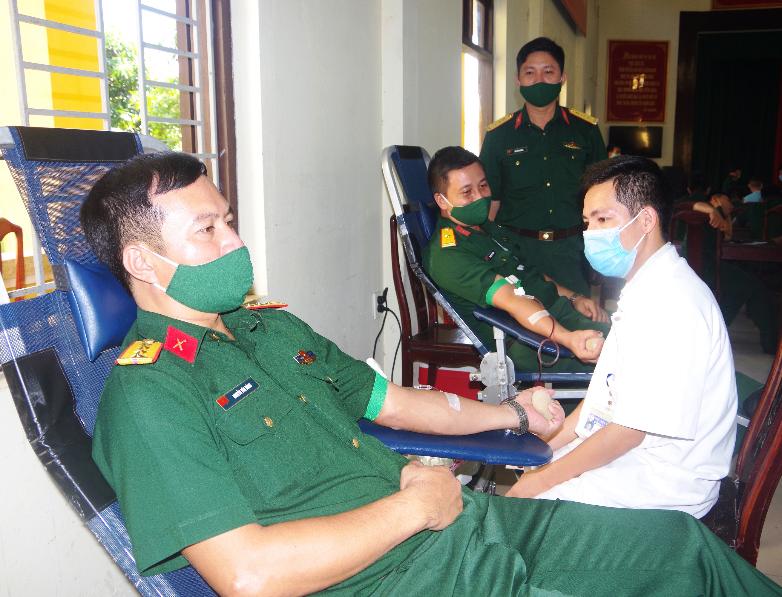 150 cán bộ, chiến sĩ tham gia hiến máu tình nguyện