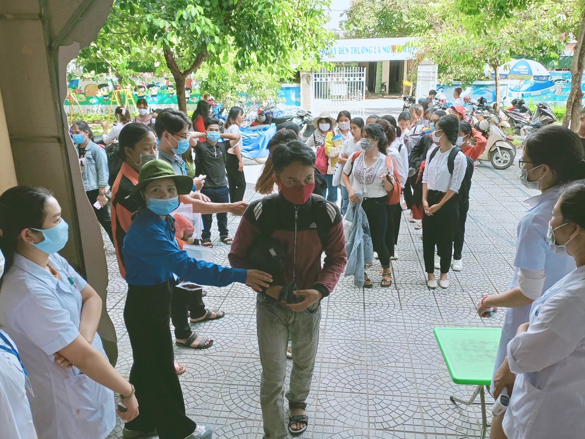 Sát cánh cùng sĩ tử vùng cao, biên giới