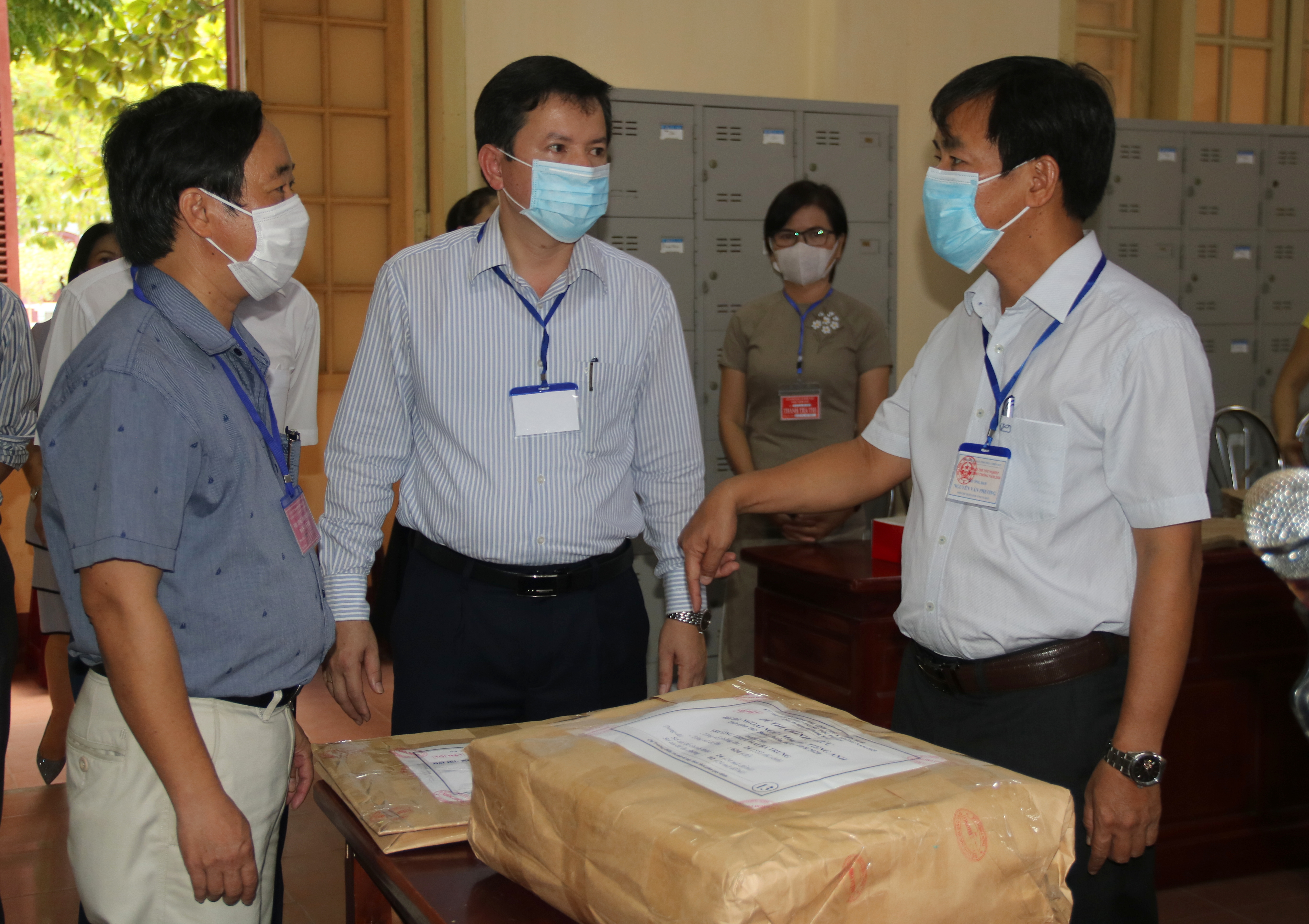 Phó Chủ tịch UBND tỉnh Nguyễn Văn Phương kiểm tra ở các điểm thi