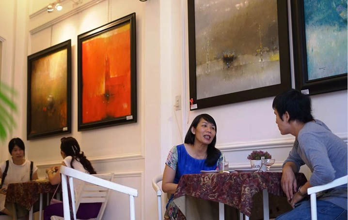 Tranh trong không gian cà phê