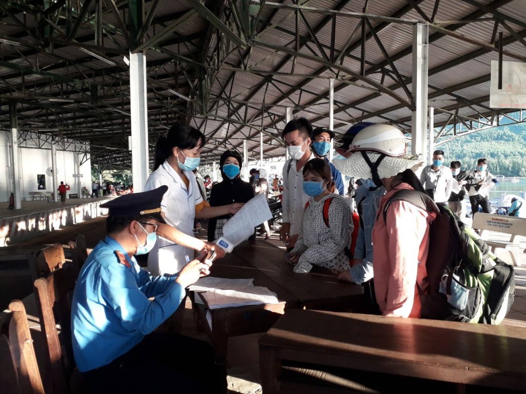 Phát hiện 5 người băng đèo Hải Vân ra Lăng Cô để trốn cách ly