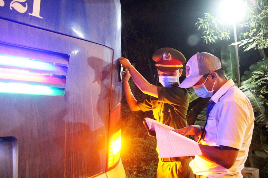 Trắng đêm chốt chặn ở cửa ngõ phía Bắc