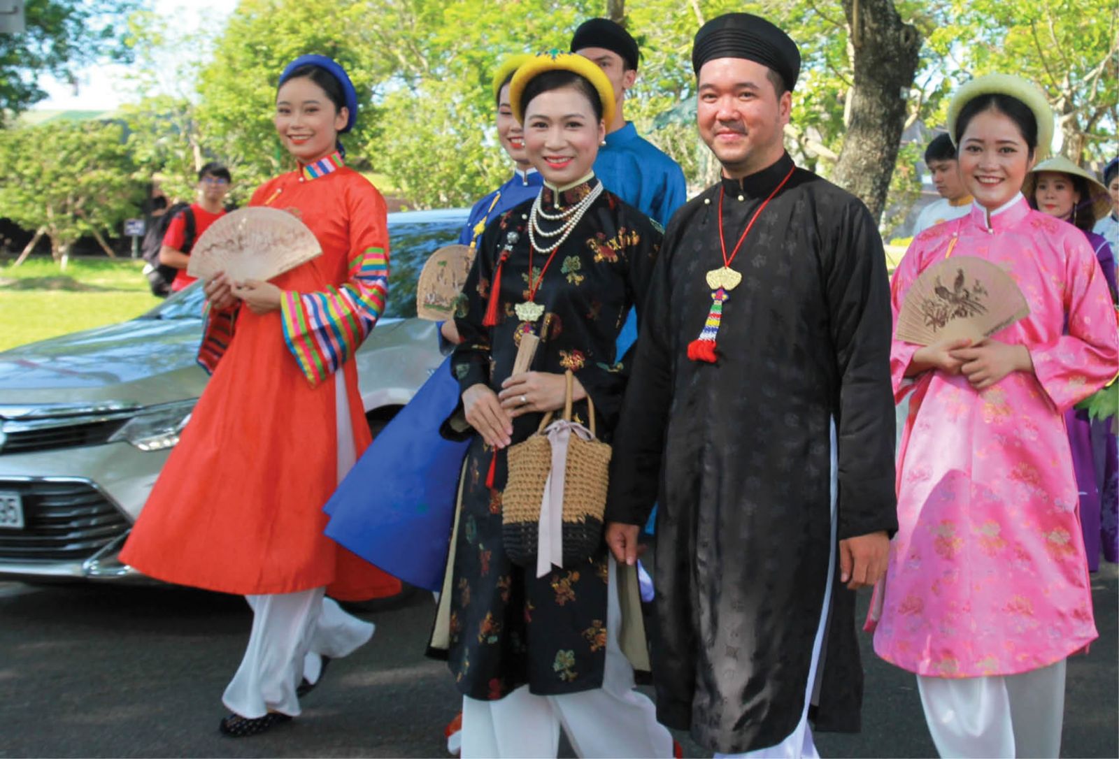 Exquisite five-panel ao dai