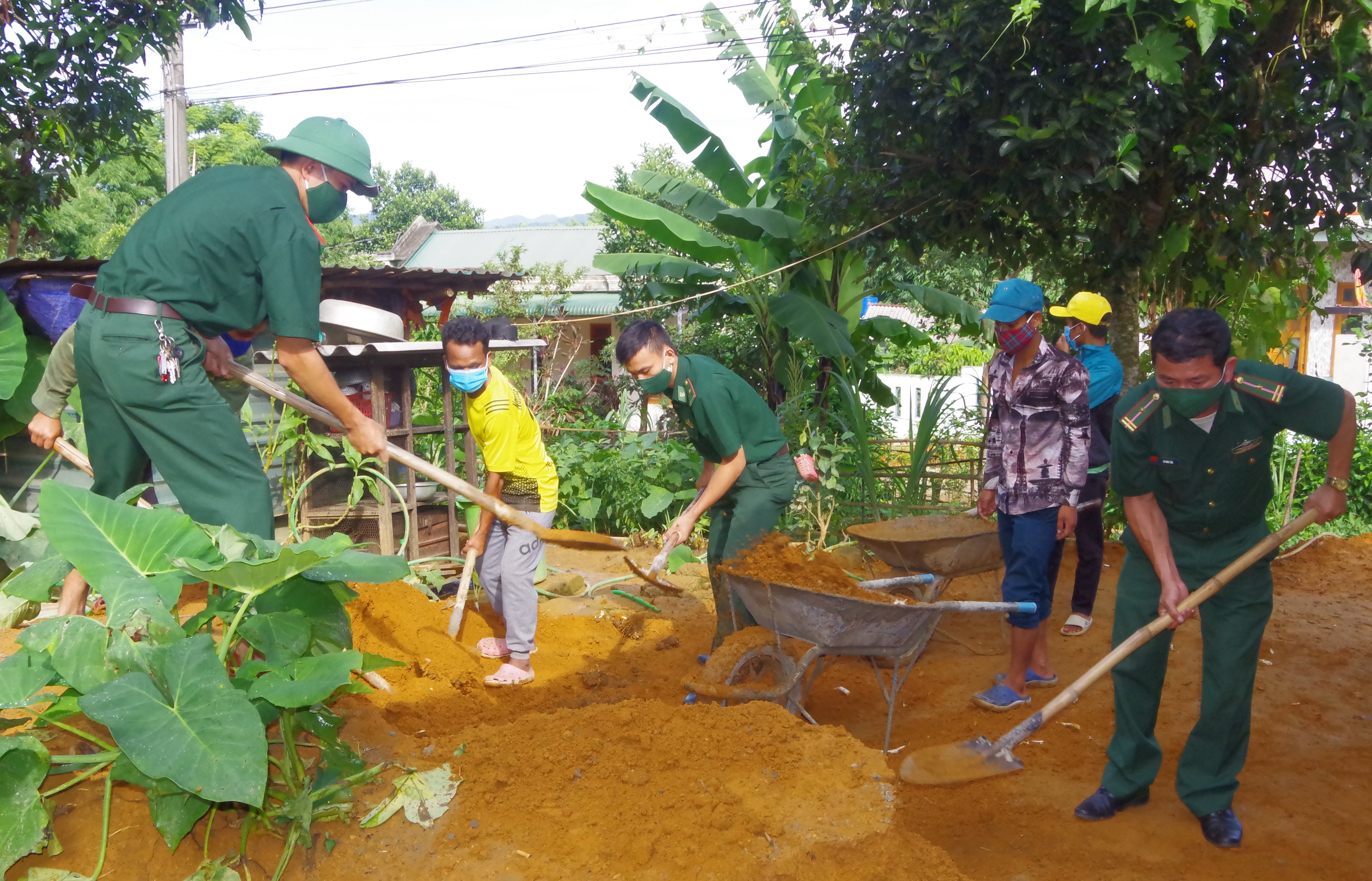 Hỗ trợ xây dựng nhà tình thương cho phụ nữ nghèo huyện A Lưới