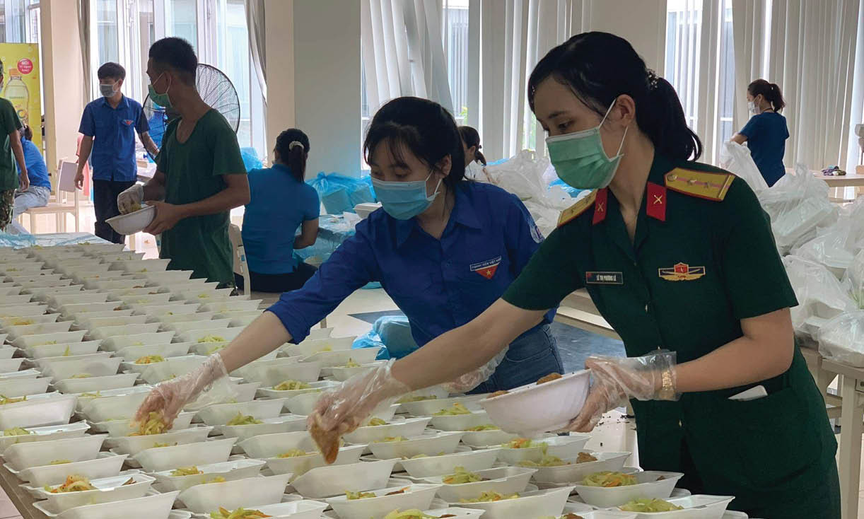 Hai vợ chồng cùng trên tuyến đầu