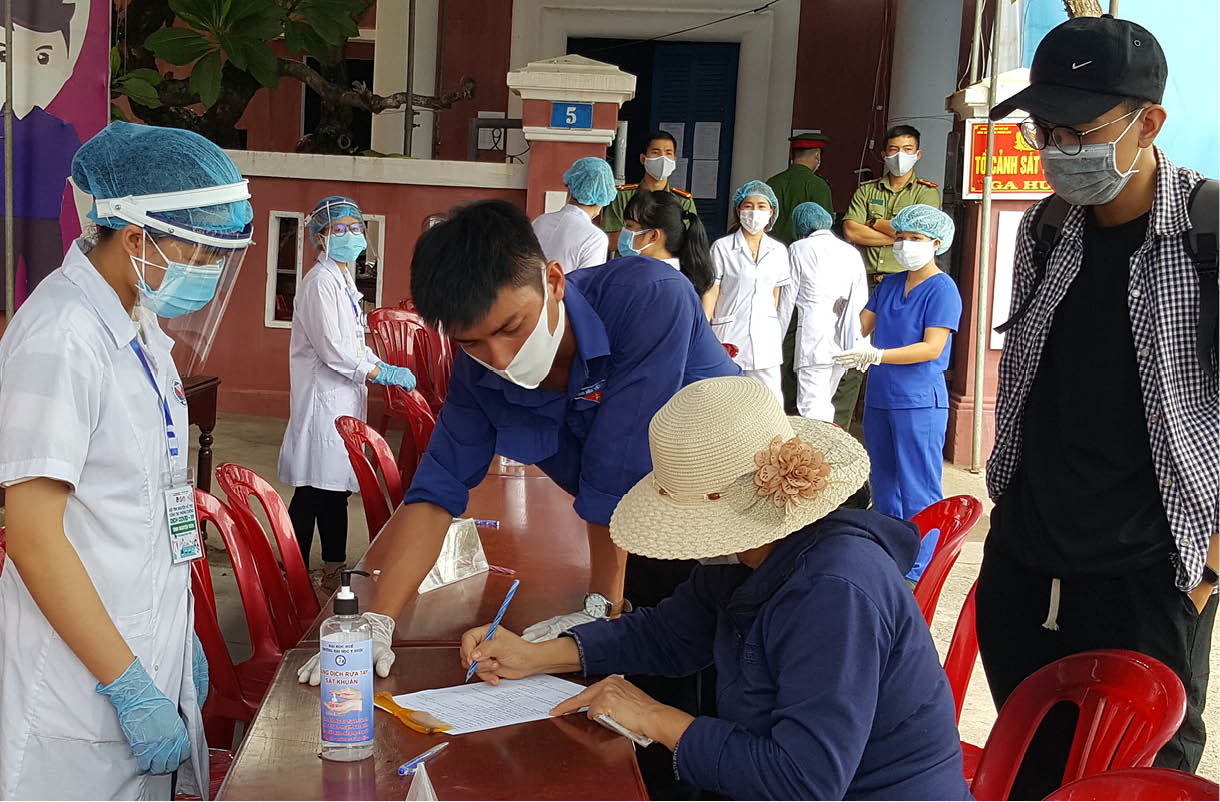 Khách tàu hỏa, hàng không giảm mạnh