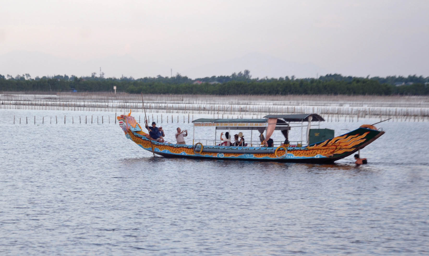 Cùng chia sẻ, vượt qua giai đoạn khó khăn