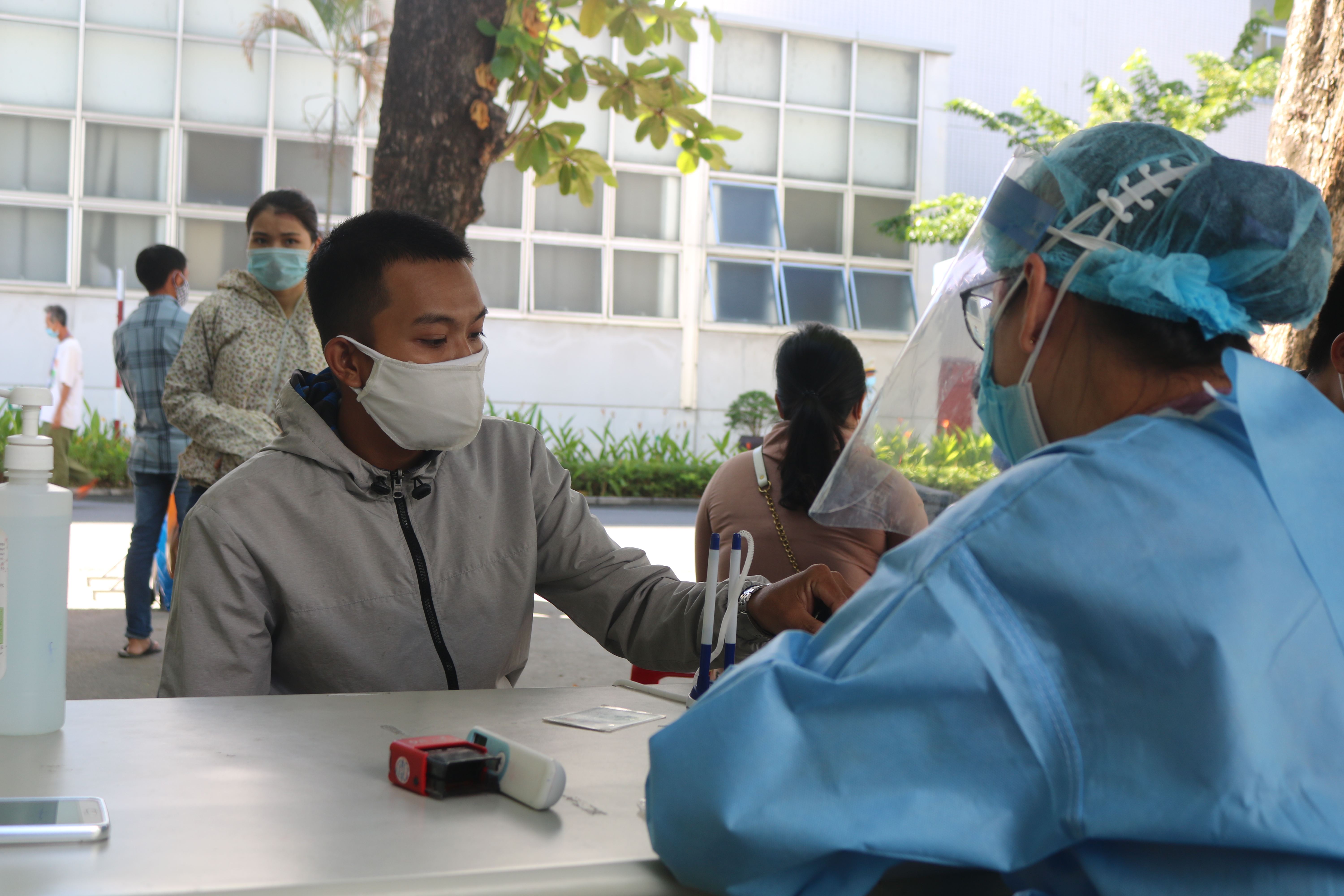 Bệnh viện Trung ương Huế cho xe đón – trả bệnh nhân tái khám