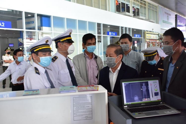 Kiểm soát chặt người đến từ sân bay Phú Bài