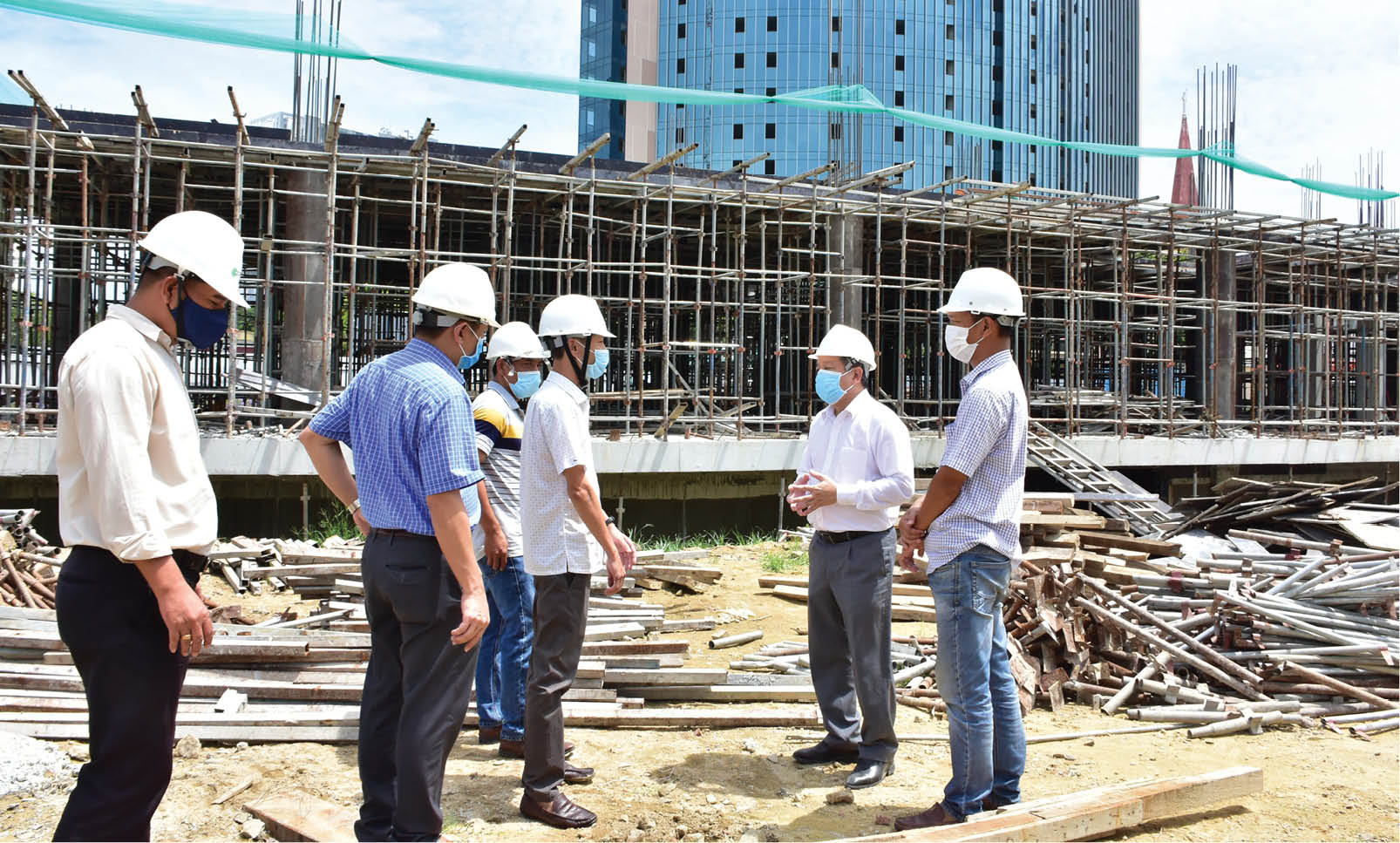 Nhiều dự án tái khởi động