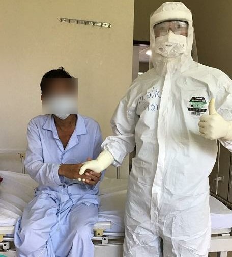 Thêm 3 bệnh nhân COVID-19 có bệnh nền nặng ra viện