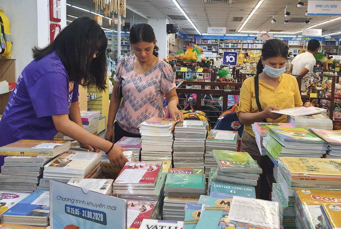 Lo mùa tựu trường cho con