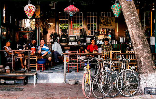 Finding old memories in nostalgic coffee shops