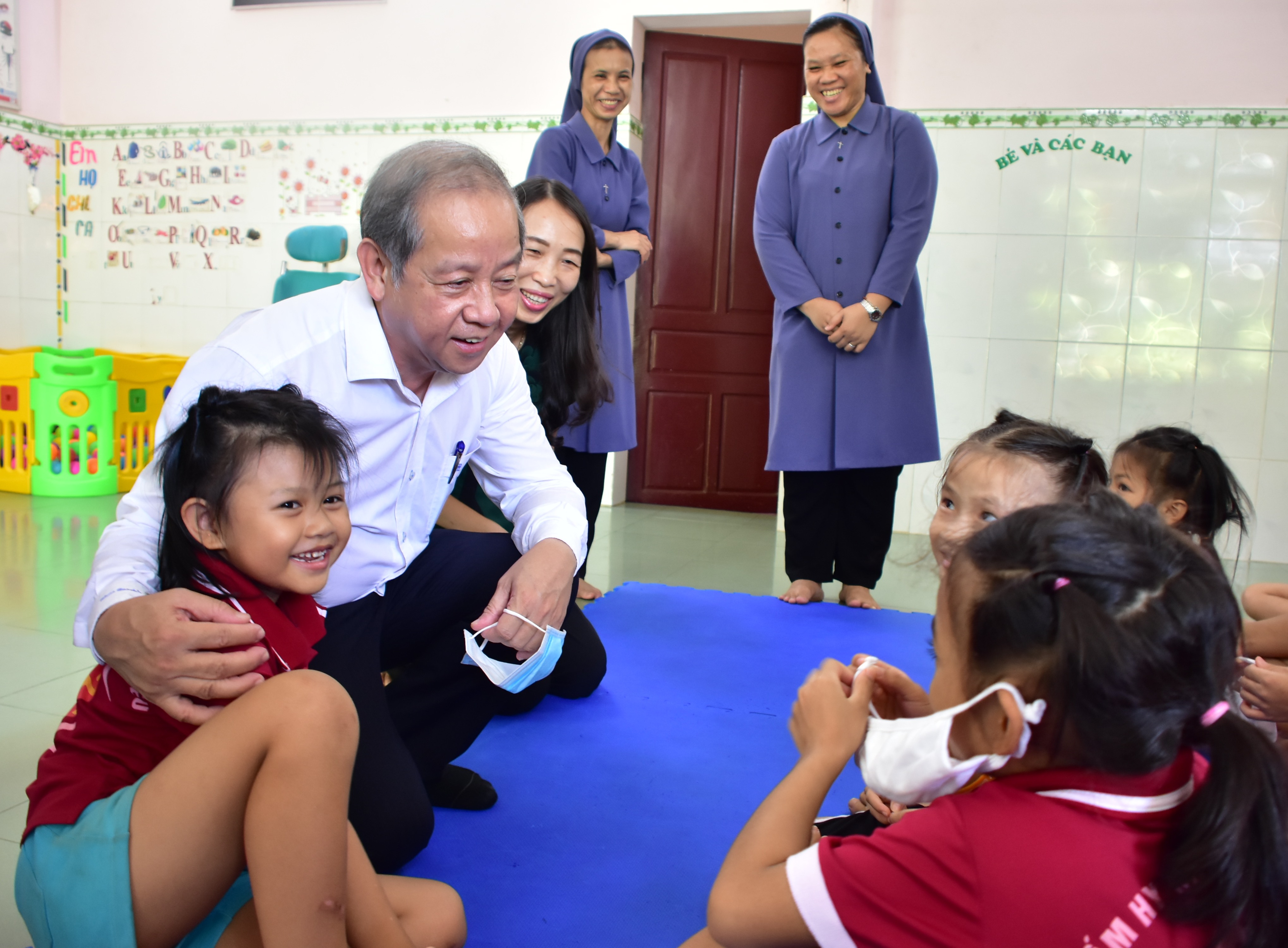 Đảm bảo công tác phòng chống dịch COVID-19 cho người yếu thế