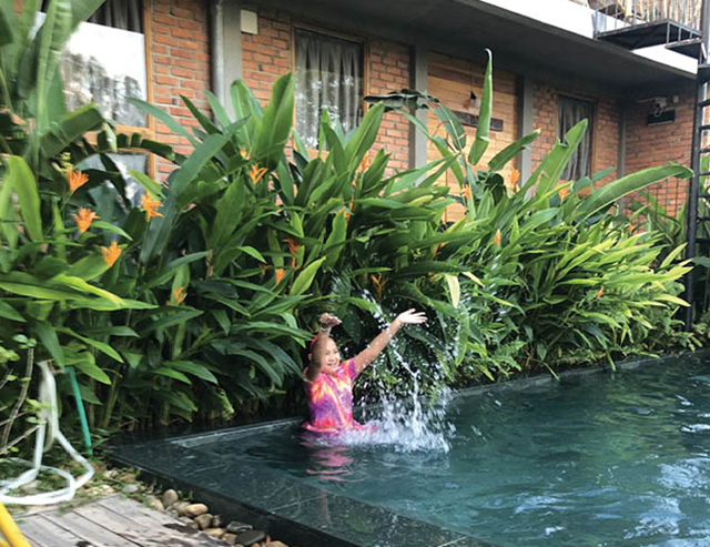 Quiet early morning by the side of Thien An Hill