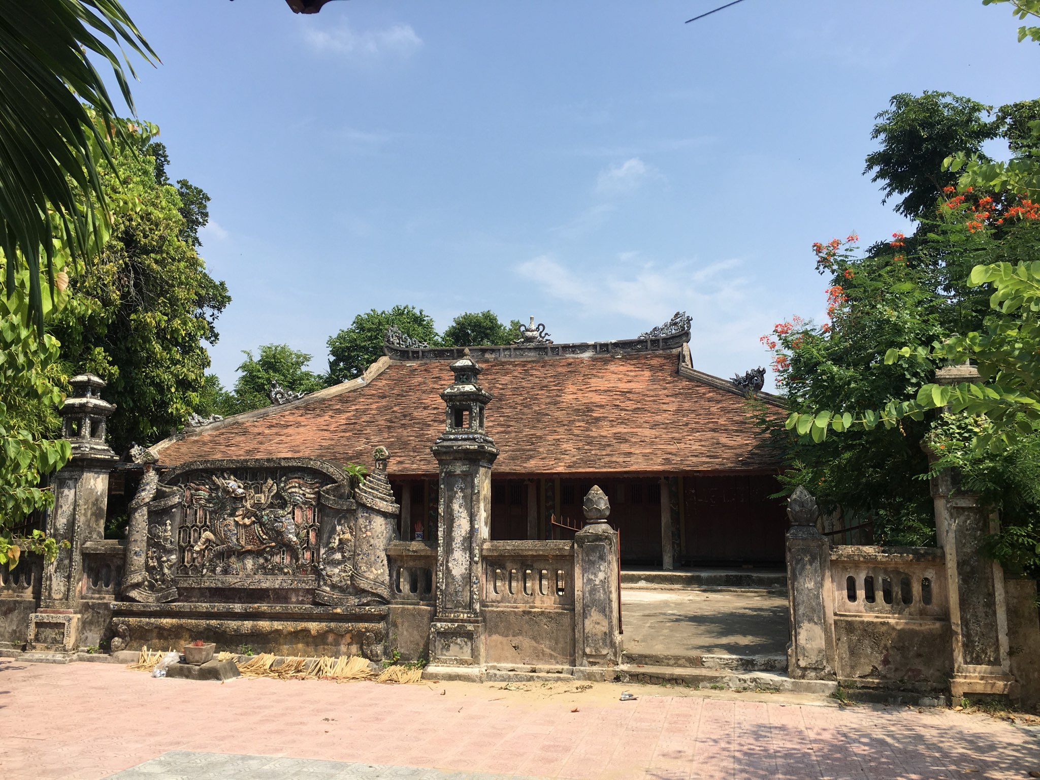 Investing nearly VND 18 billion to restore 3 communal houses in ruins