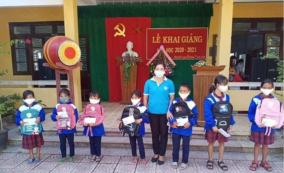 Trao học bổng Nguyễn Thị Định cho học sinh huyện A Lưới