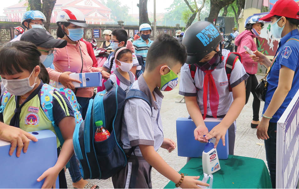 Vượt khó để dạy tốt, học tốt