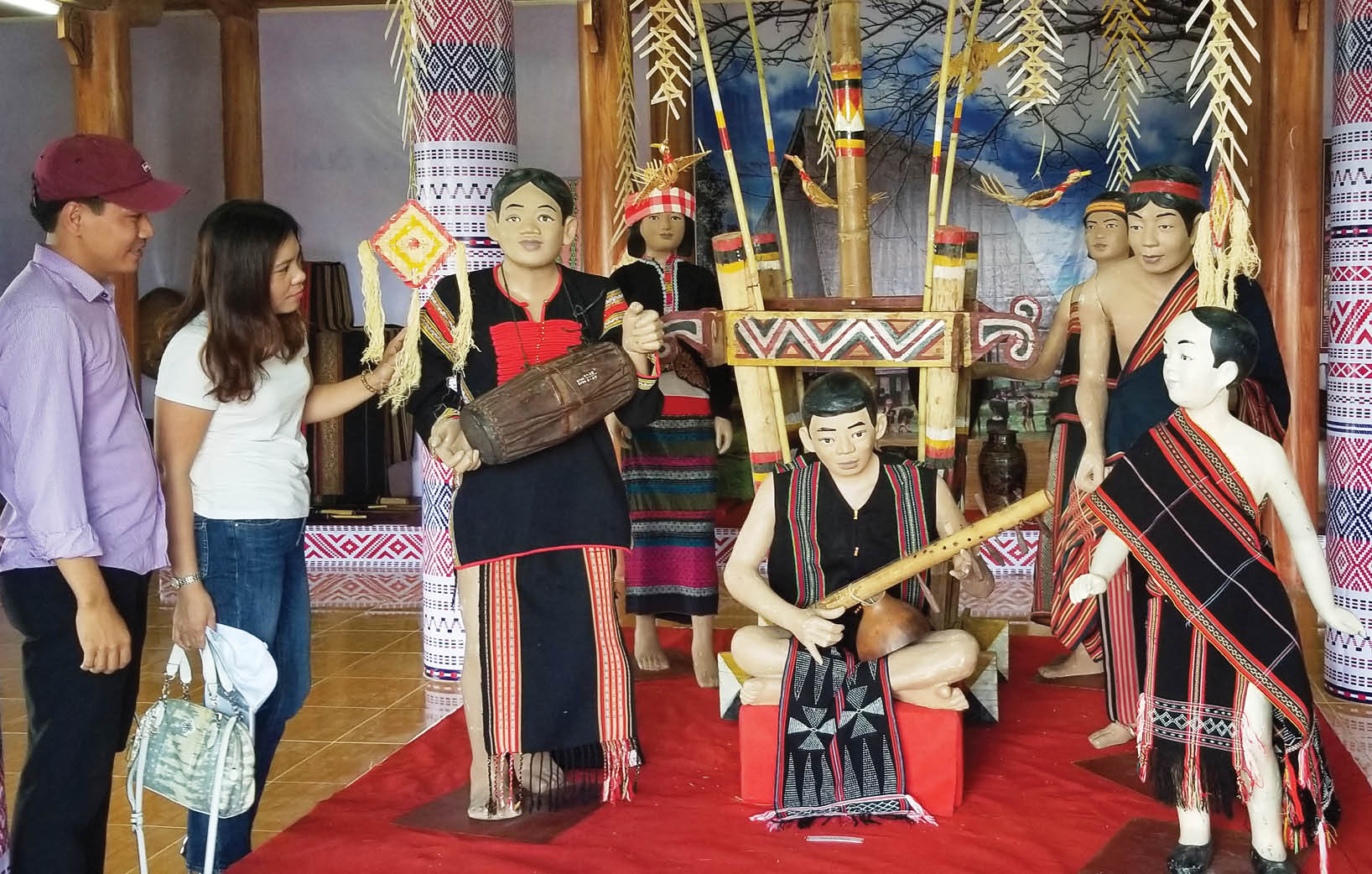 “Hồn” văn hóa, ai bán ai mua