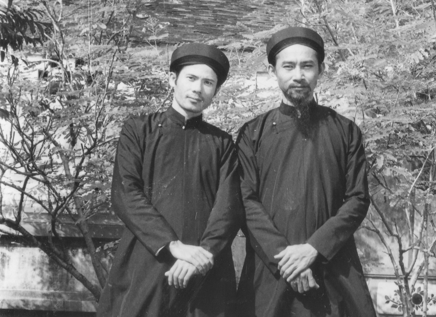 Áo dài nam công sở Thể nghiệm cần được ủng hộ