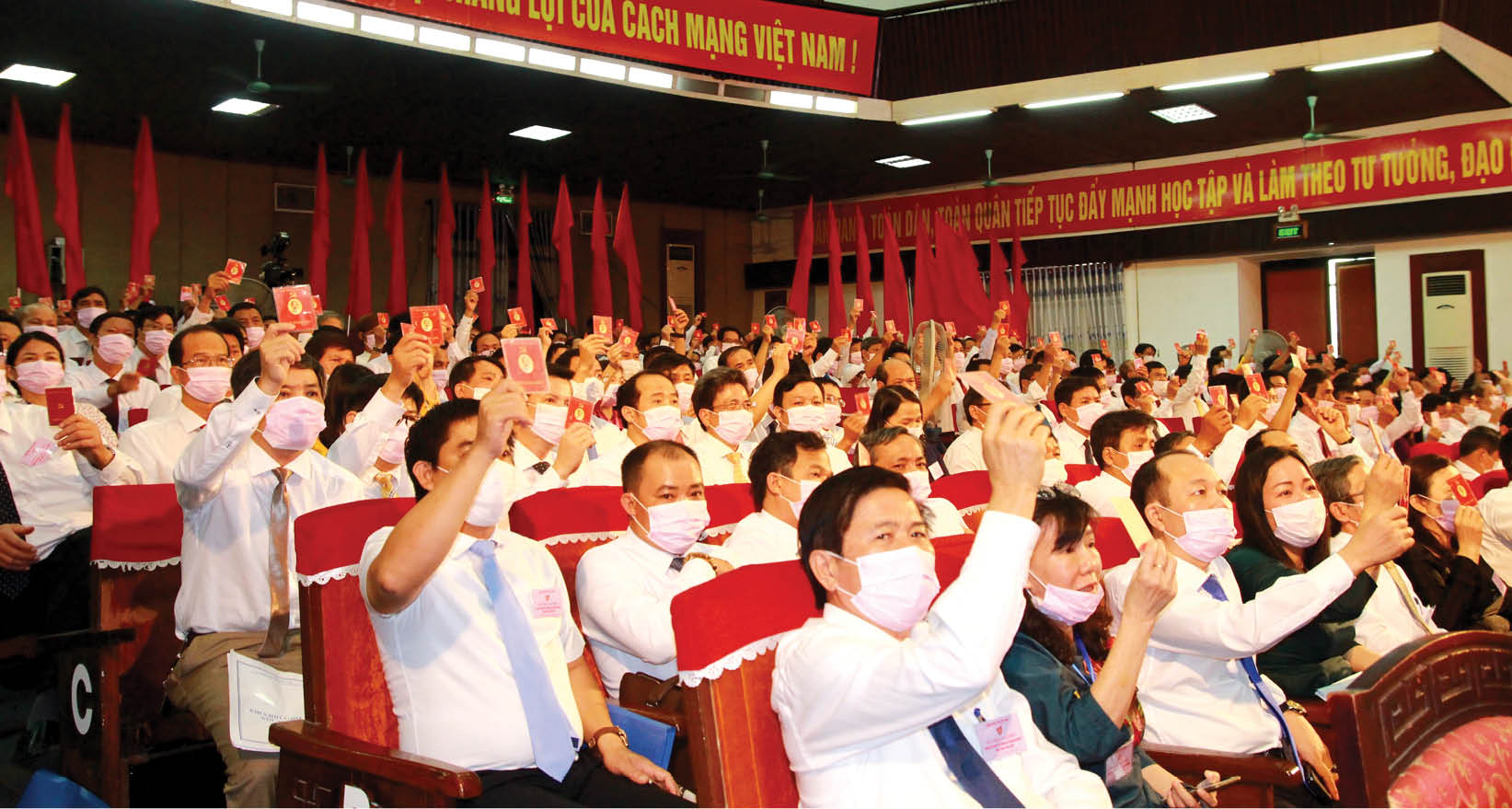 Kinh nghiệm từ đại hội các đảng bộ trực thuộc Tỉnh ủy