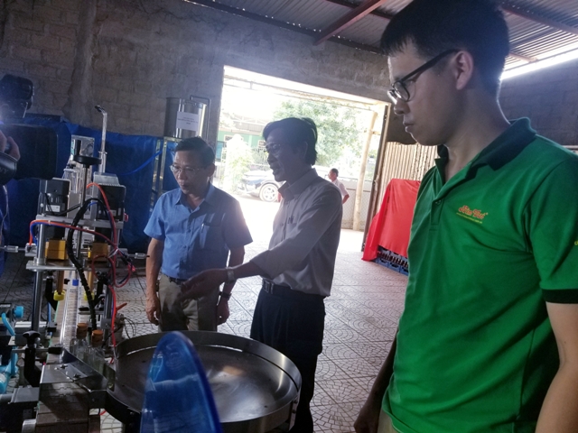 Hỗ trợ 300 triệu đồng đầu tư dây chuyền chiết rót tinh dầu bán tự động