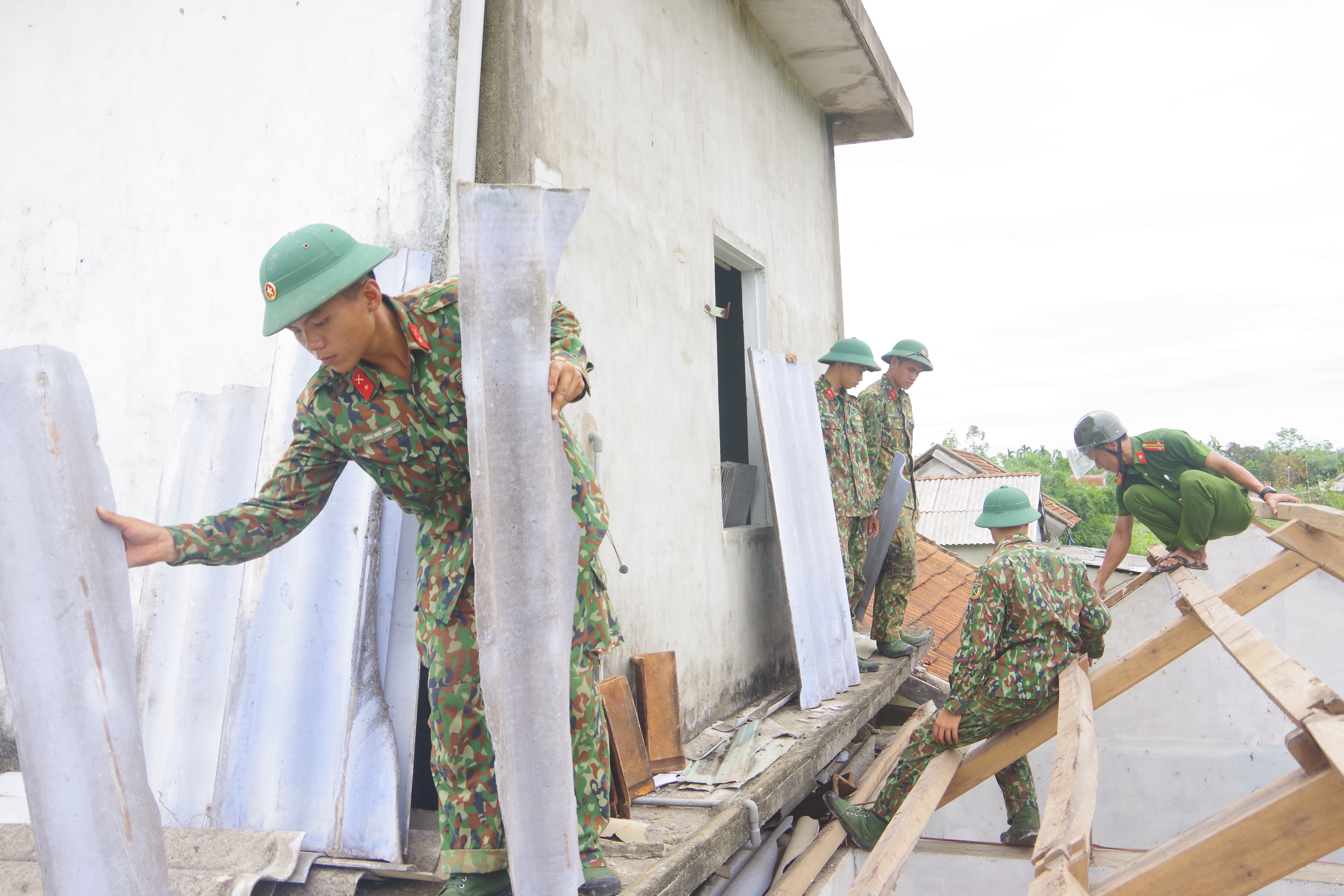 Đâu cần có bộ đội