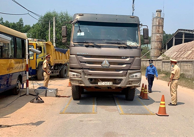 Lo xe quá tải trọng