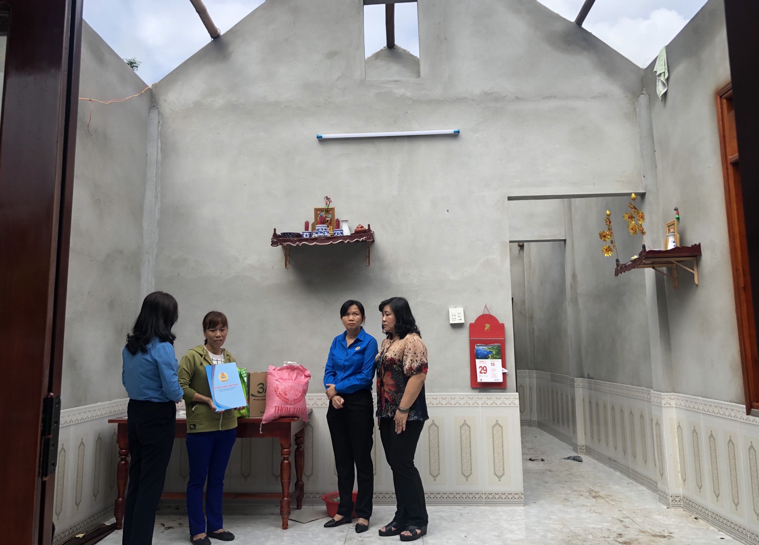 Công đoàn hỗ trợ đoàn viên khắc phục thiệt hại do bão số 5