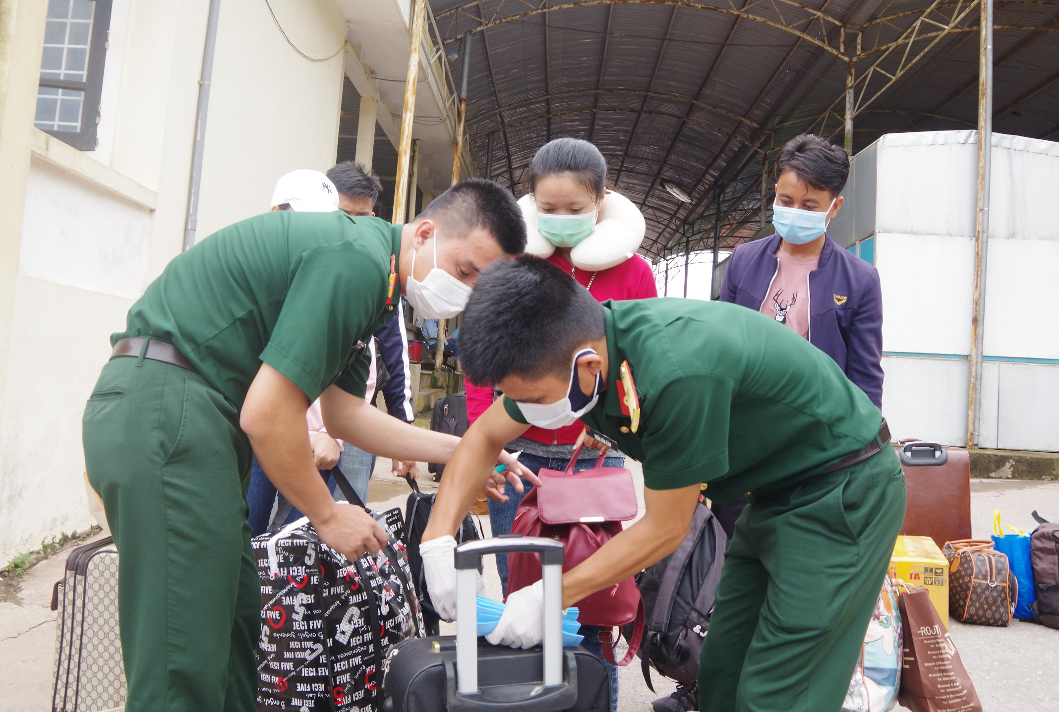 189 sinh viên Lào trở lại nhập học được cách ly tập trung