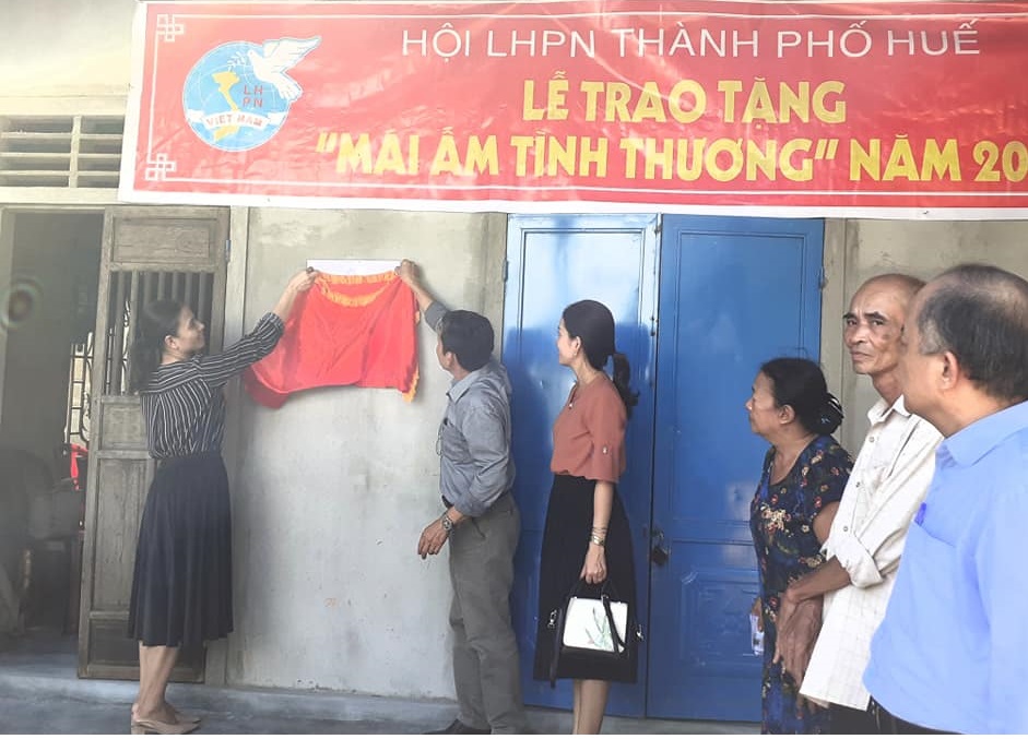 Bàn giao “Mái ấm tình thương” cho chị Nguyễn Thị Yến