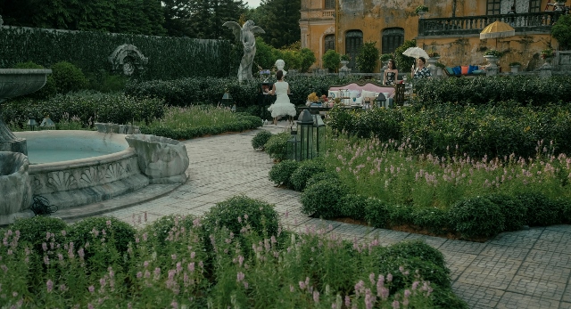 Du khách có thể “check in” Bạch Trà Viên trong phim “Gái già lắm chiêu V”