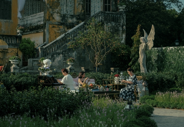 Tourist now can “check-in” Bach Tra Vien in “The Royal Bride V”