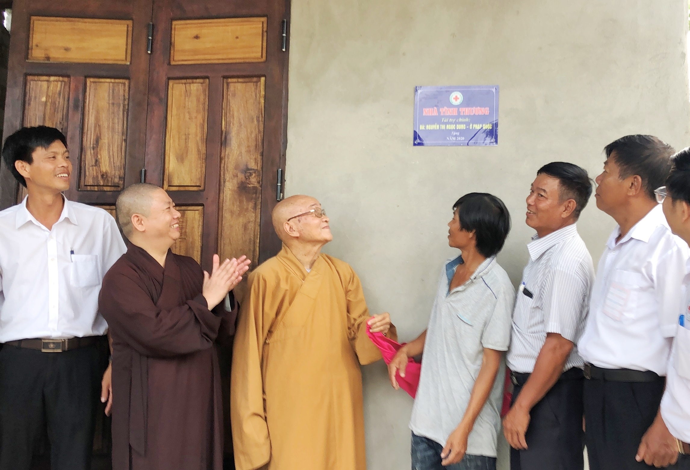 Bàn giao nhà cho gia đình có hoàn cảnh khó khăn ở Hương Thủy