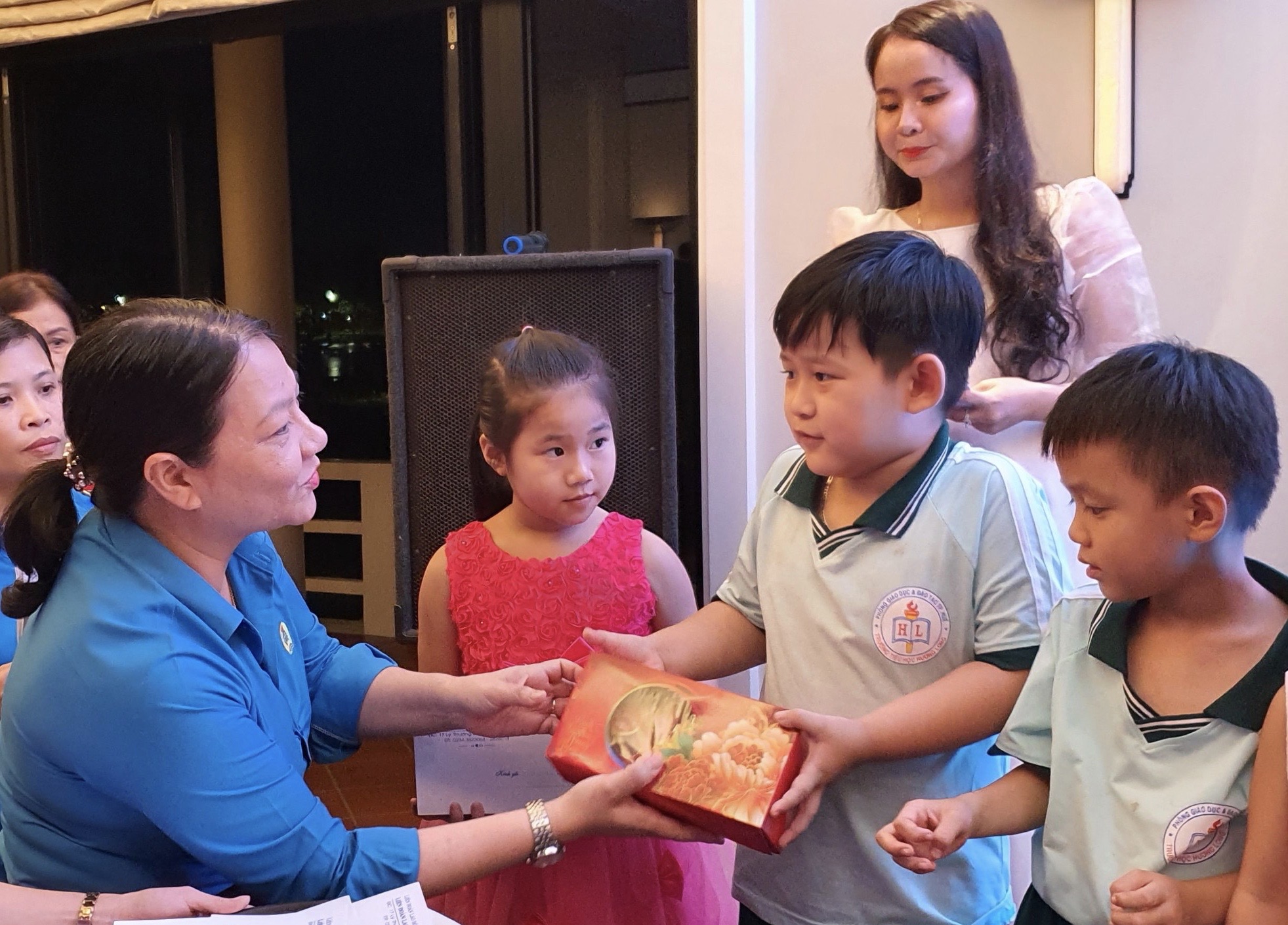 “Đêm hội trăng rằm” cho con em đoàn viên, người lao động thành phố