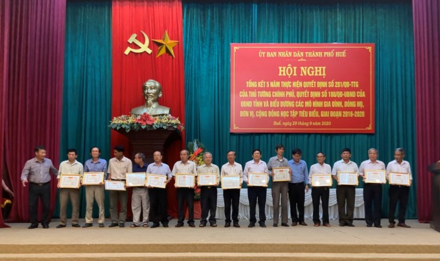 Tiếp tục đẩy mạnh công tác khuyến học, khuyến tài và xây dựng xã hội học tập