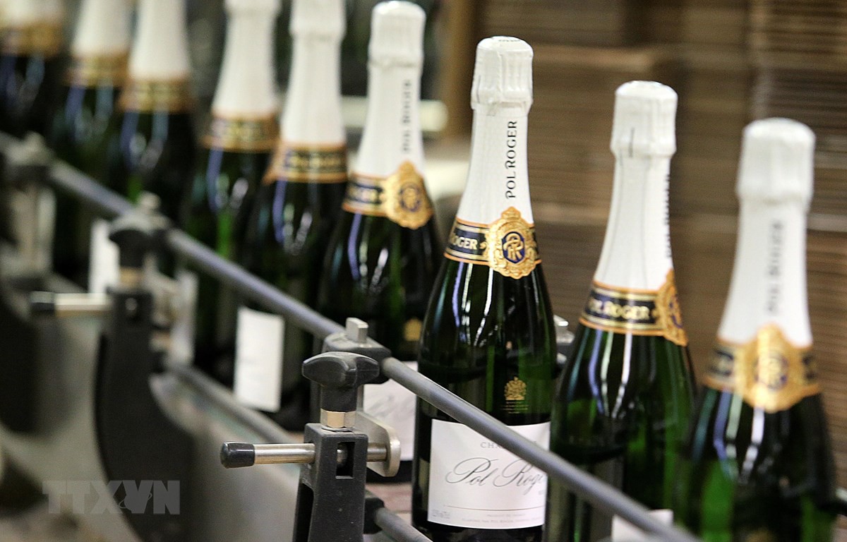 Người Mỹ tiêu thụ nhiều thức uống có cồn hơn trong mùa dịch