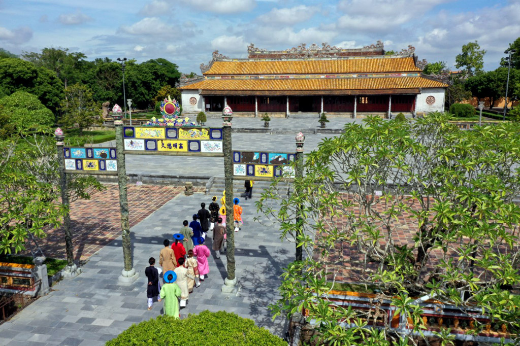 Đoàn Presstrip xuyên Việt xây dựng tư liệu quảng bá du lịch Huế