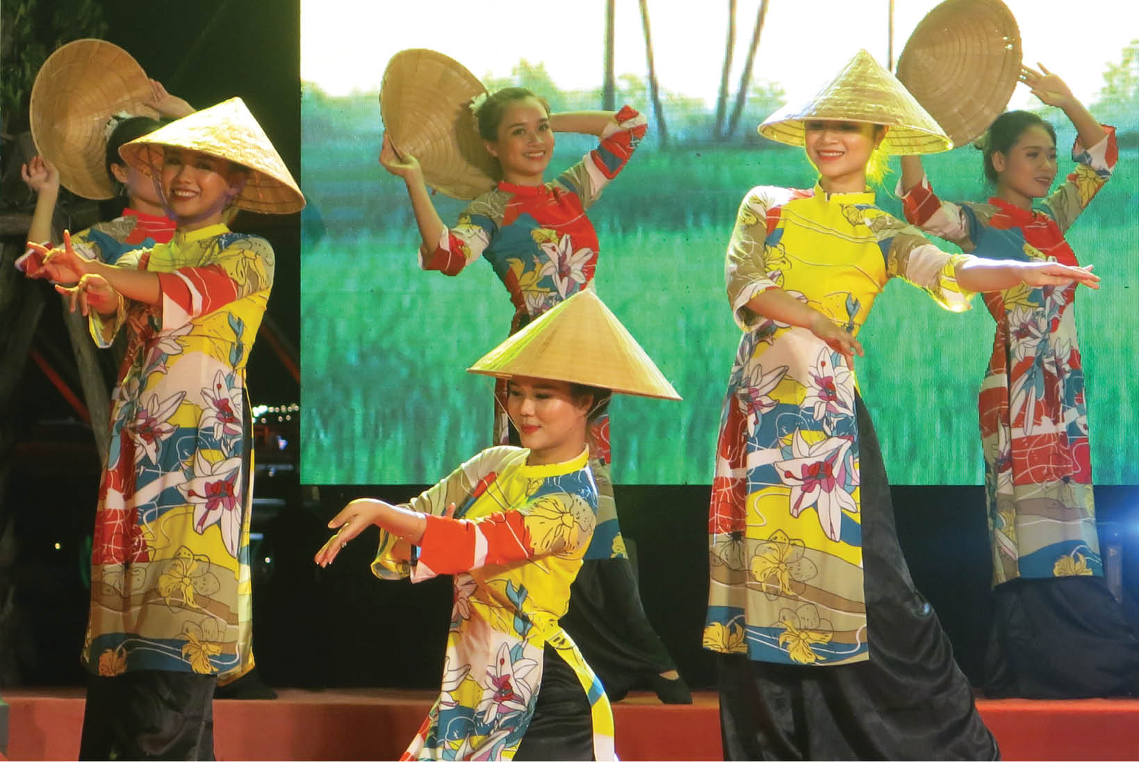 Nghệ sĩ vượt khó mùa dịch