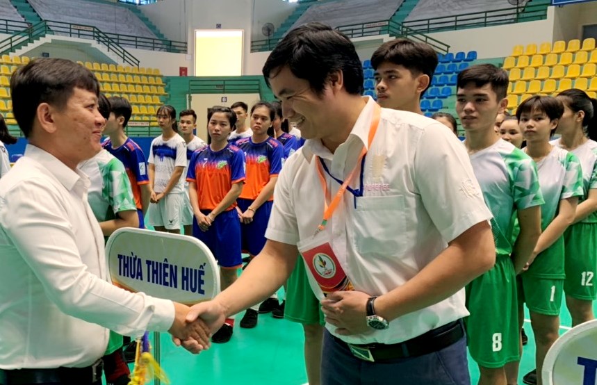 Gay cấn giải vô địch đá cầu các đội mạnh quốc gia tại Huế