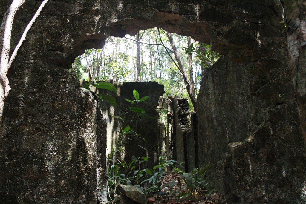 Theo dấu tích còn lại các biệt thự trên đỉnh Bạch Mã