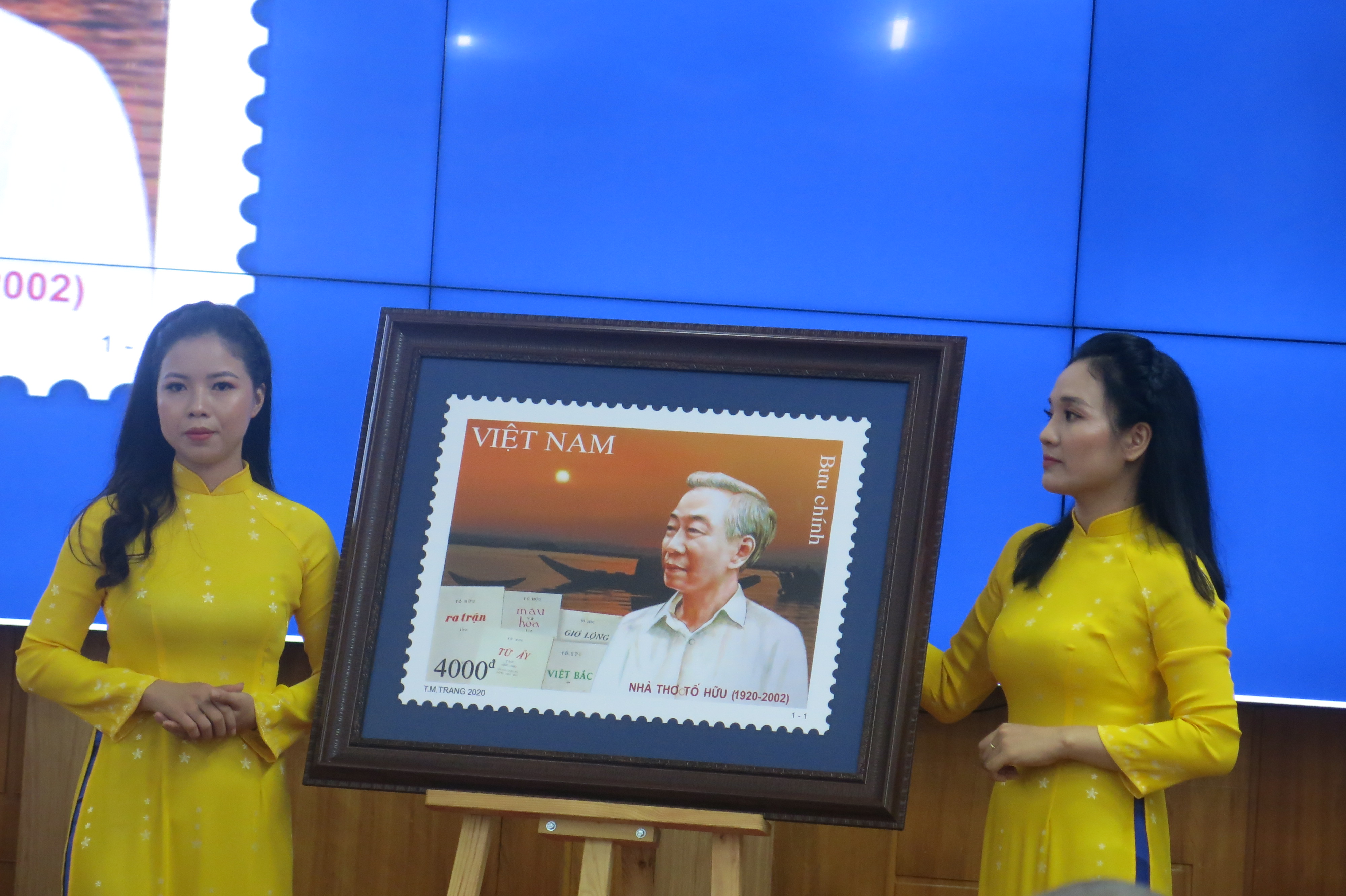 Phát hành bộ tem kỷ niệm 100 năm ngày sinh đồng chí Tố Hữu