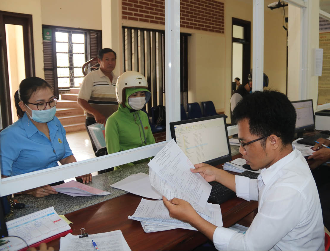 Đào tạo cán bộ gắn với các khâu đột phá