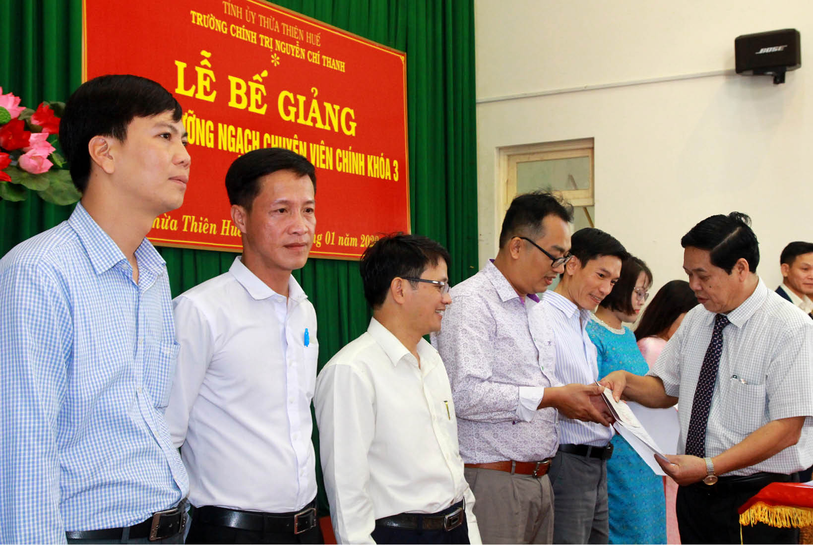 “Cán bộ là gốc của mọi công việc”