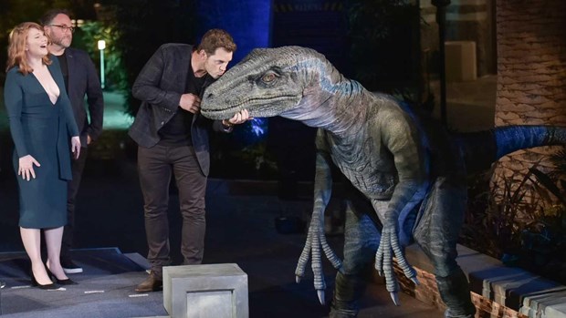 Bom tấn “Jurassic World Dominion” tạm dừng quay sau khi có ca dương tính COVID-19