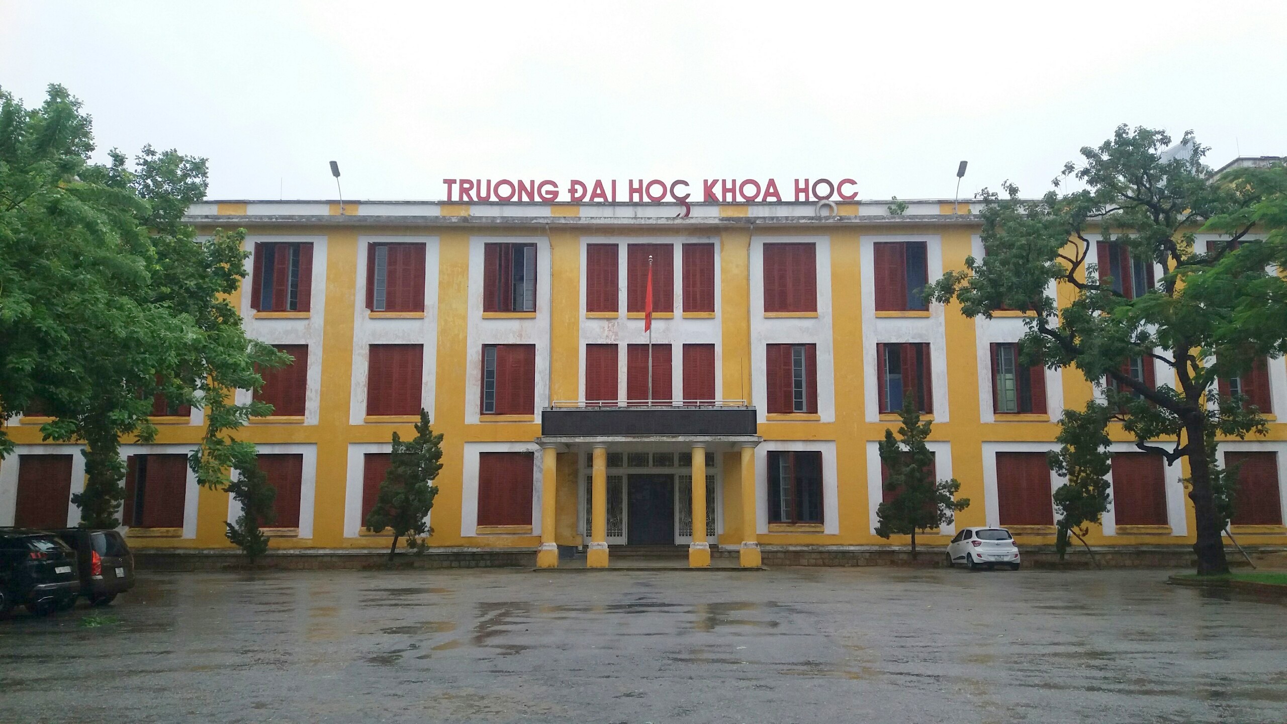 Nhiều trường đại học cho sinh viên nghỉ học ngày 8 10