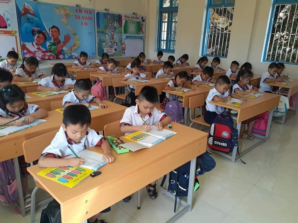 Ngày 9 10, học sinh ở các trường thuộc vùng hạ lưu, ngập lụt tiếp tục nghỉ học