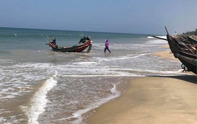 Ploughing through the waves and reaching out to sea