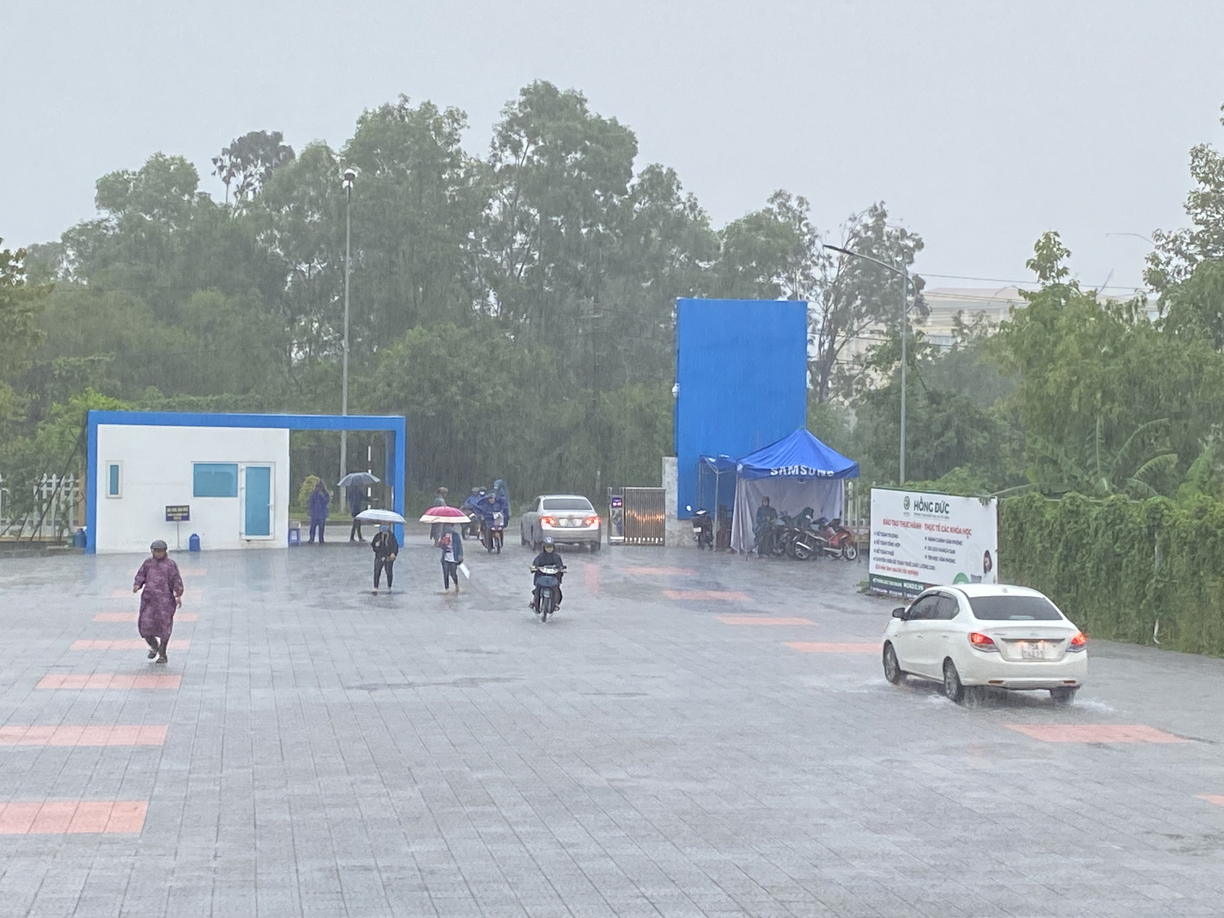 Sinh viên Đại học Huế nghỉ học trong ngày 9 10